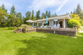Comfy Coastal Cottage by AvantStay Mountain View